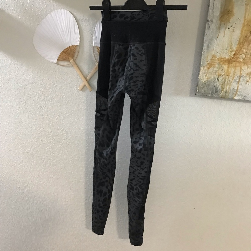 LOW PRICE MOVING- LULULEMON FULL LENGTH RARE MESH LEGGINGS